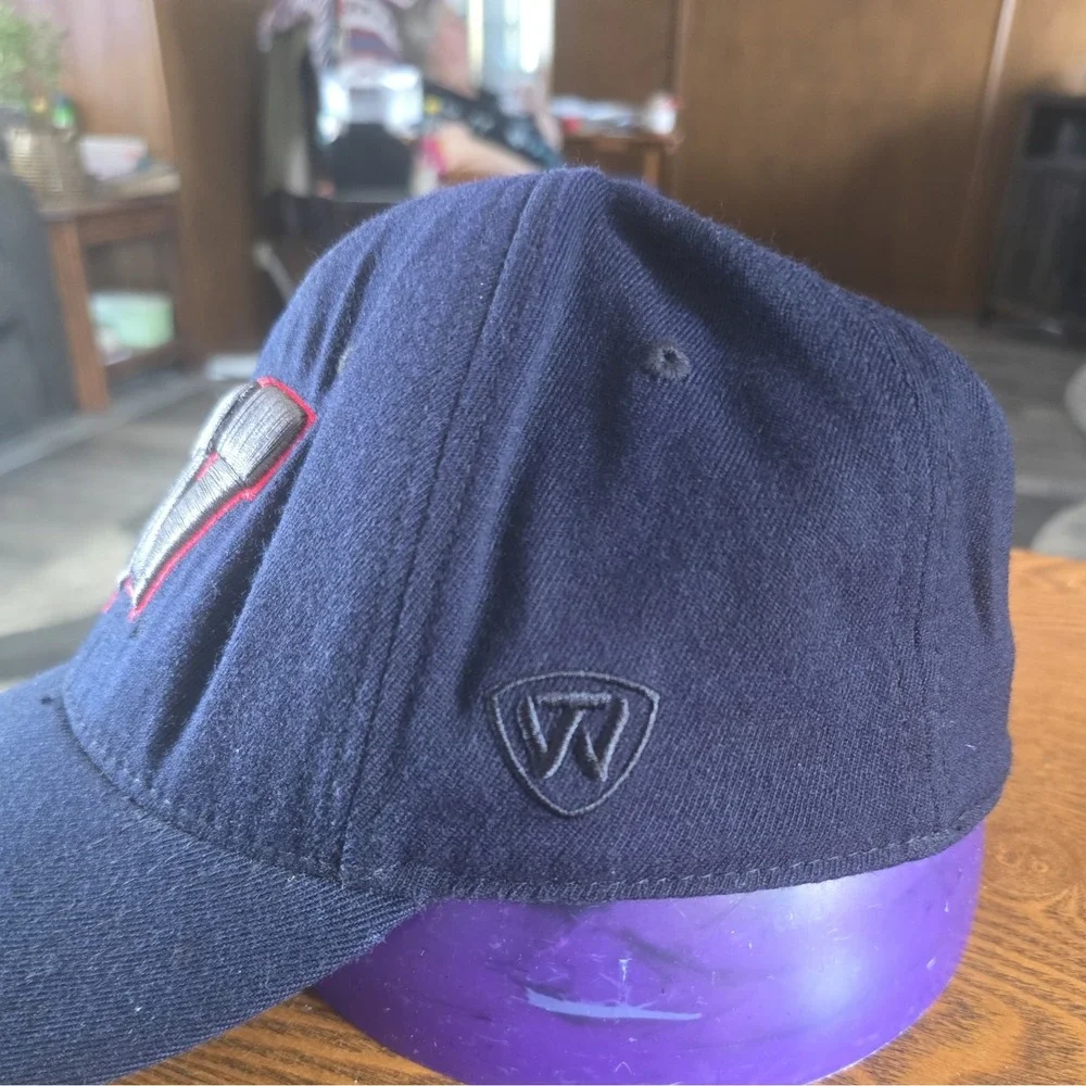 Top Of‎ The World Wisconsin Badgers one fit baseball cap Bucky Navy Blue.